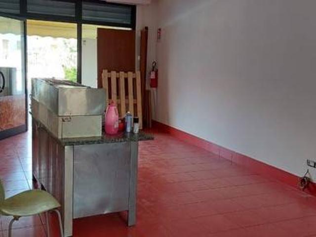 Locale Commerciale in affitto a Pettino, Tornimparte