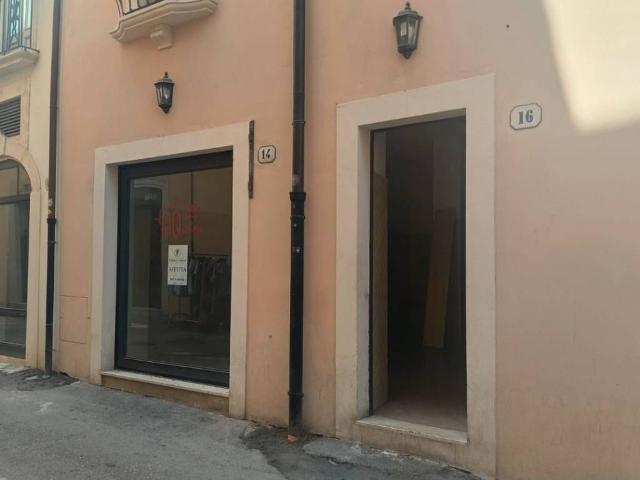 Locale Commerciale in affitto a Torretta, Tornimparte