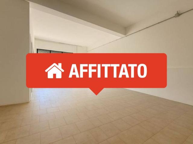 Locale Commerciale in affitto a Valle Mazzone, Roma Capitale