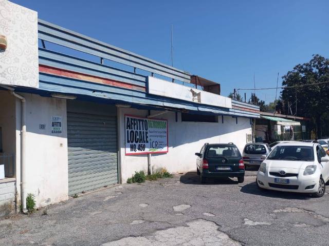 Locale Commerciale in affitto a Colle Angeloni, Roma Capitale