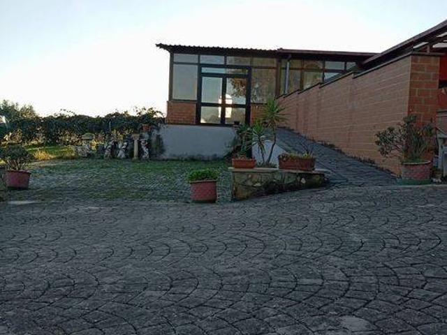 Locale Commerciale in affitto a Valle Mazzone, Roma Capitale