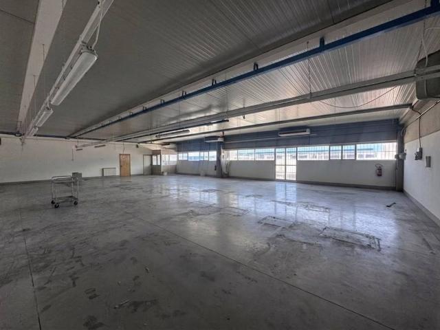 Locale Commerciale in affitto a Stagno, Lastra A Signa