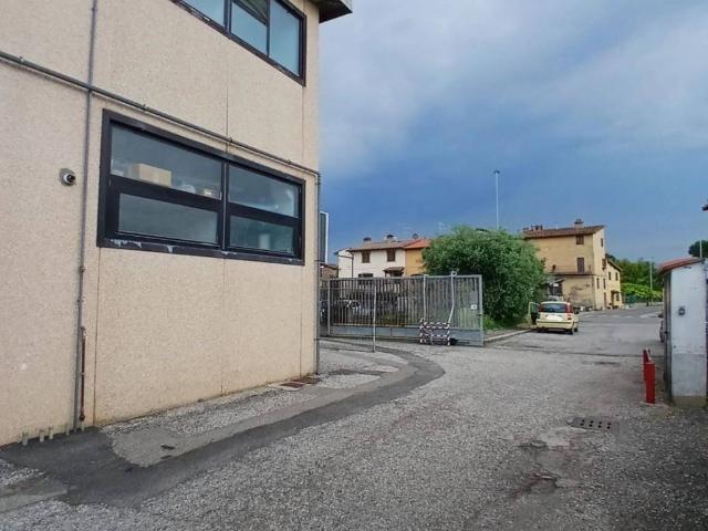 Locale Commerciale in affitto a Stagno, Lastra A Signa
