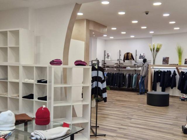 Locale Commerciale in affitto a Goretti, Latina