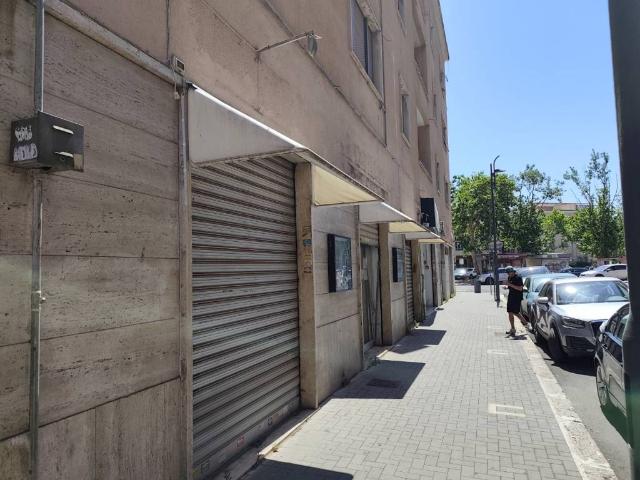 Locale Commerciale in affitto a Goretti, Latina