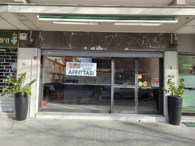 Locale Commerciale in affitto a Latina, Lazio