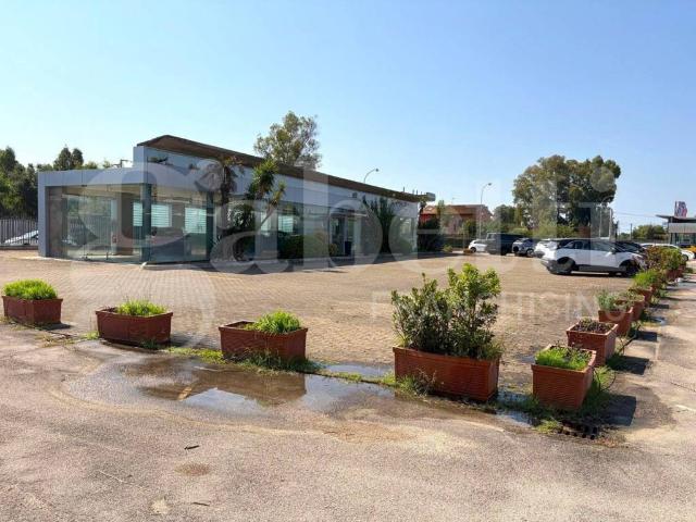 Locale Commerciale in affitto a Latina, Lazio