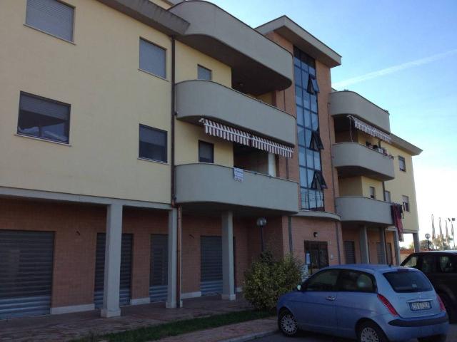 Locale Commerciale in affitto a Latina, Lazio