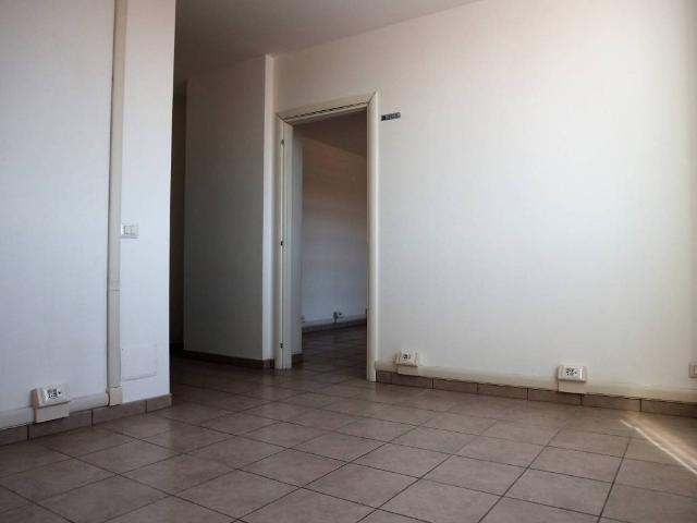 Locale Commerciale in affitto a Europa, Latina