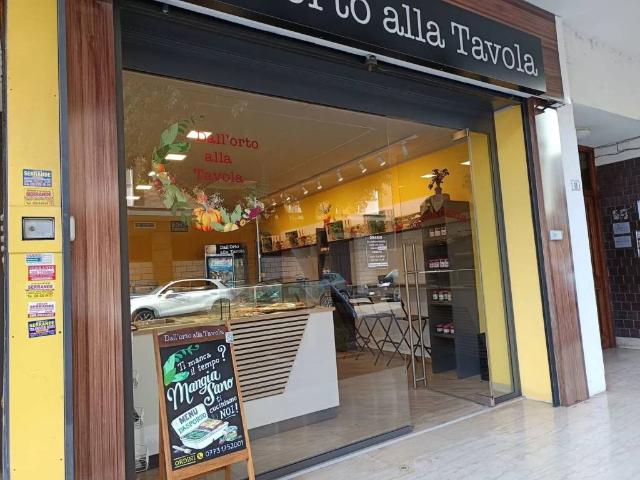 Locale Commerciale in affitto a Nicolosi, Latina