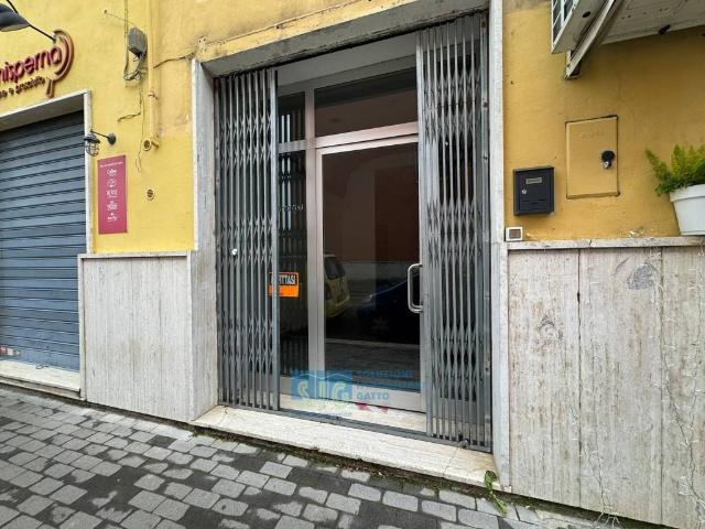 Locale Commerciale in affitto a Latina, Lazio