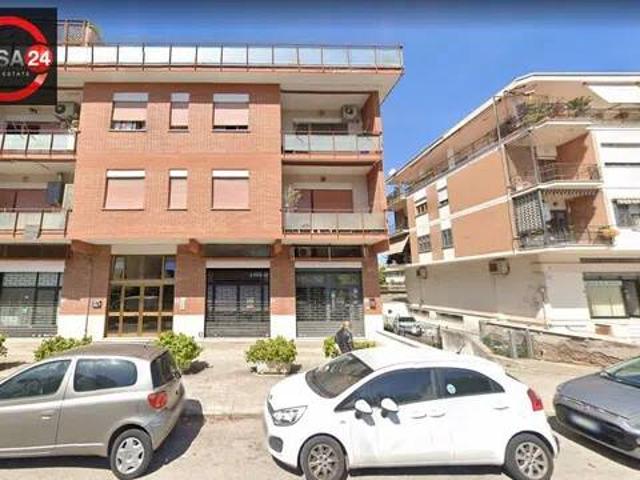 Locale Commerciale in affitto a Piccarello, Latina