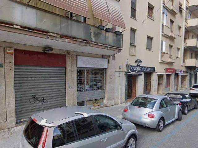 Locale Commerciale in affitto a Latina, Lazio