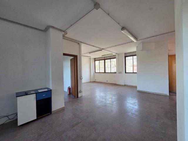 Locale Commerciale in affitto a Quartiere Italia, Latina