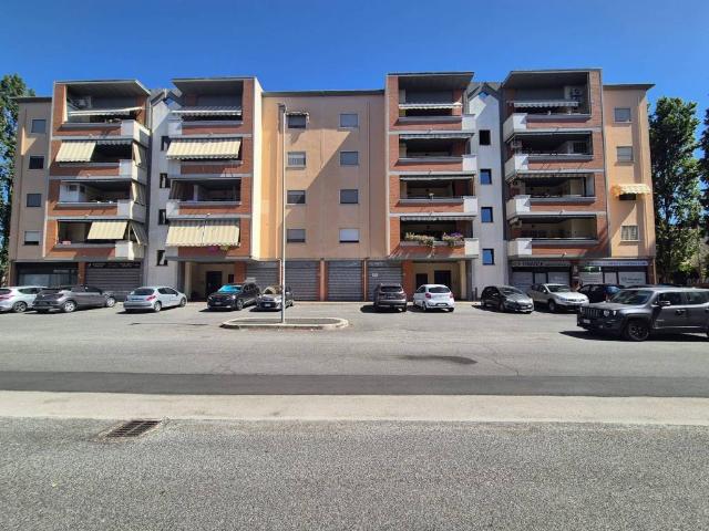 Locale Commerciale in affitto a Latina, Lazio