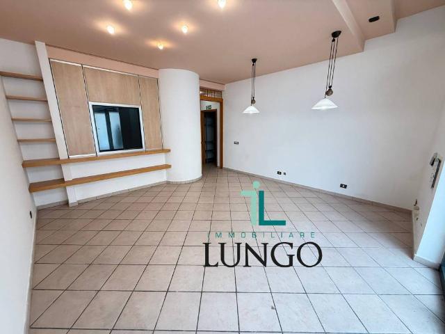 Locale Commerciale in affitto a Latina, Lazio
