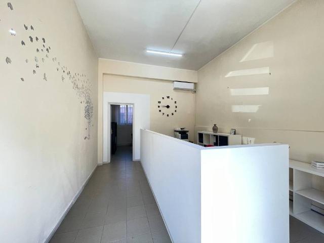 Locale Commerciale in affitto a Latina, Lazio