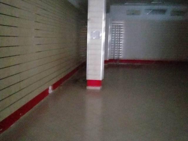 Locale Commerciale in affitto a Villaggio Trieste, Latina
