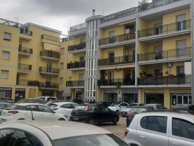Locale Commerciale in affitto a Latina, Lazio