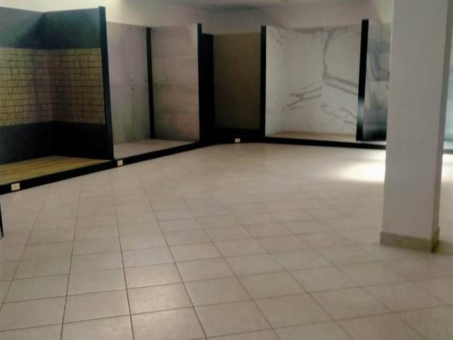 Locale Commerciale in affitto a Villaggio Trieste, Latina