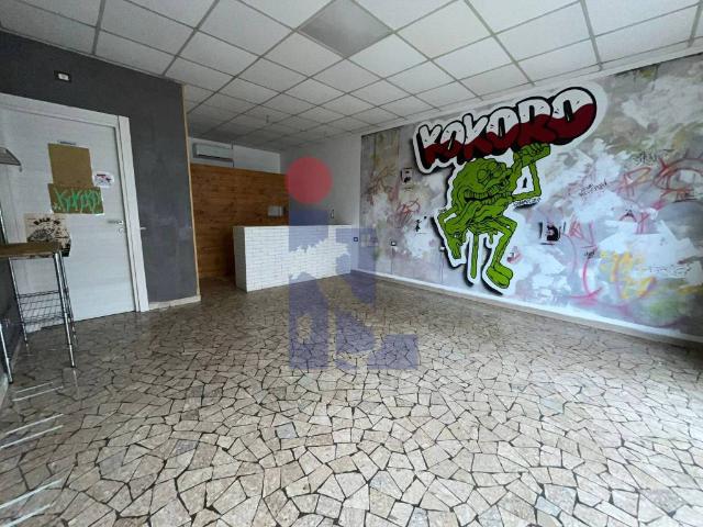 Locale Commerciale in affitto a Frezzotti, Latina