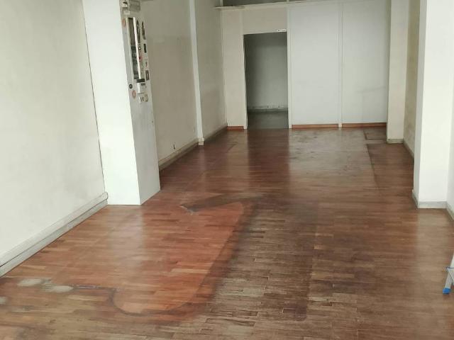 Locale Commerciale in affitto a Villaggio Trieste, Latina