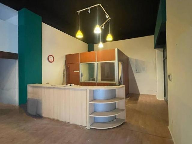 Locale Commerciale in affitto a Goretti, Latina