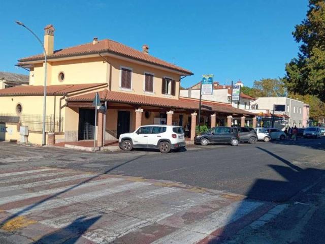 Locale Commerciale in affitto a Latina, Lazio