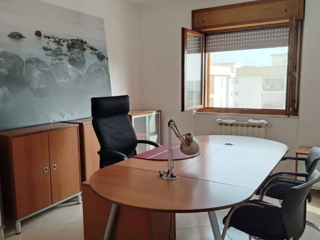 Locale Commerciale in affitto a Latina, Lazio