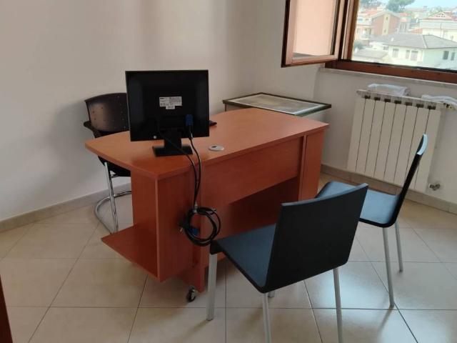 Locale Commerciale in affitto a Latina, Lazio