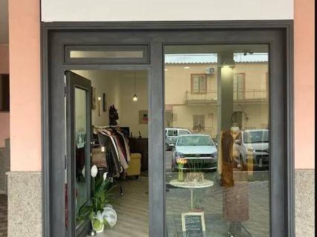 Locale Commerciale in affitto a Campo Boario, Latina