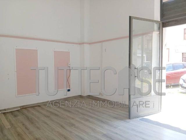 Locale Commerciale in affitto a Villaggio Trieste, Latina