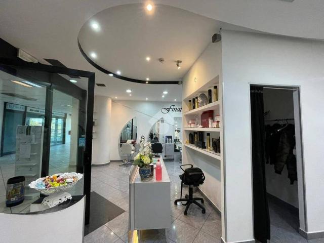 Locale Commerciale in affitto a Quartiere Italia, Latina