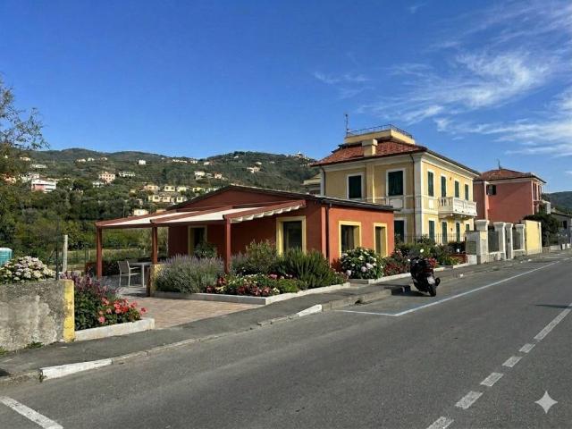 Locale Commerciale in affitto a Lavagna, Liguria