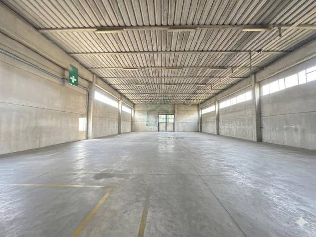 Locale Commerciale in affitto a Lavagno, Vago