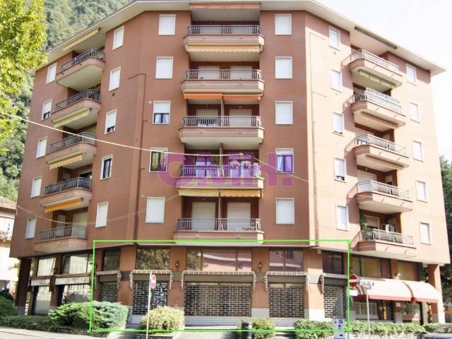 Locale Commerciale in affitto a Comunità Montana Valli del Verbano, Laveno Mombello