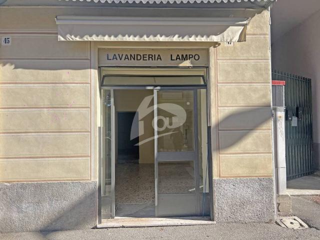 Locale Commerciale in affitto a Comunità Montana Valli del Verbano, Laveno Mombello