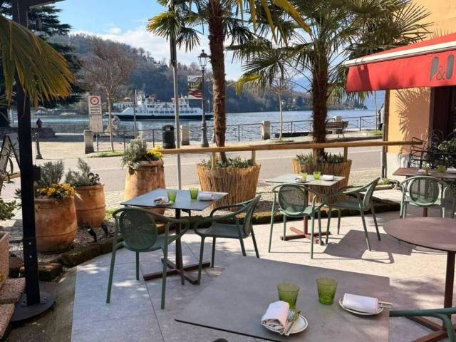 Locale Commerciale in affitto a Comunità Montana Valli del Verbano, Laveno Mombello