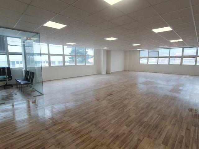 Locale Commerciale in affitto a Territorio Val d'Adige, Trento