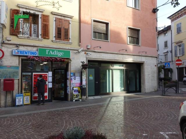 Locale Commerciale in affitto a Comunità Rotaliana-Königsberg, Lavis