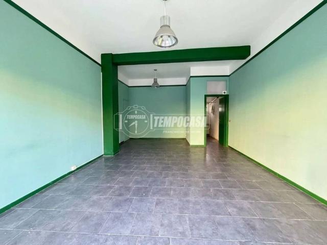 Locale Commerciale in affitto a Lazzate, Monza e della Brianza