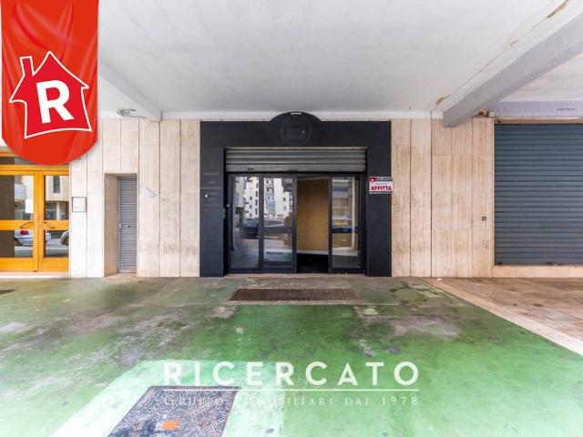 Locale Commerciale in affitto a Puglia, Lecce