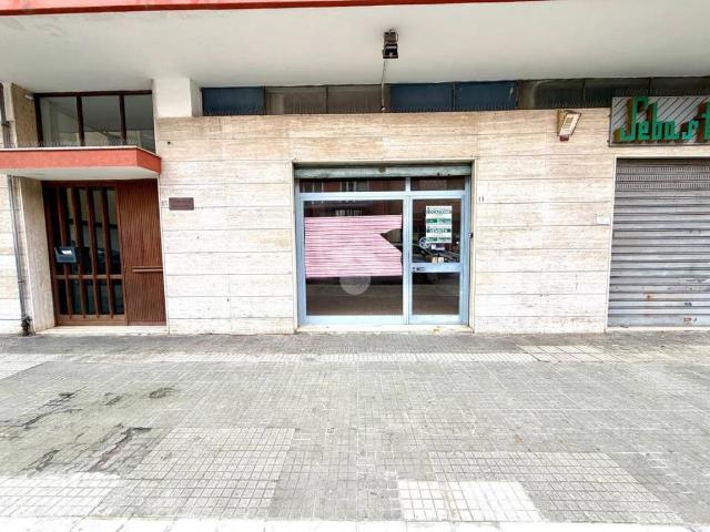 Locale Commerciale in affitto a Puglia, Lecce