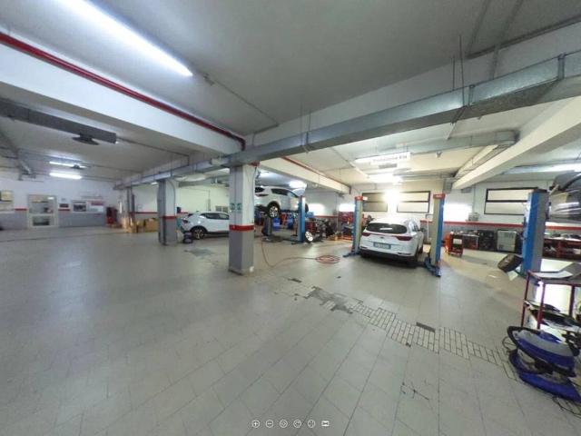 Locale Commerciale in affitto a Puglia, Lecce
