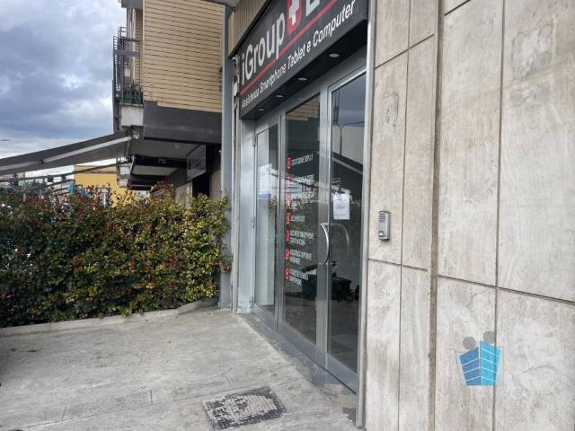 Locale Commerciale in affitto a Puglia, Lecce