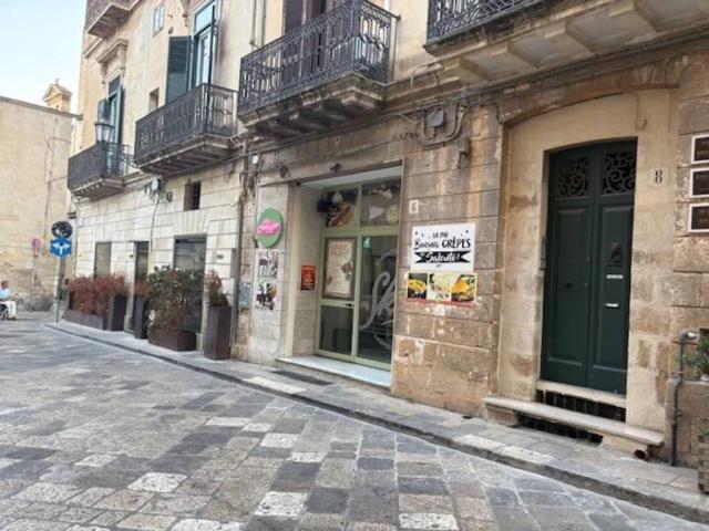 Locale Commerciale in affitto a Puglia, Lecce