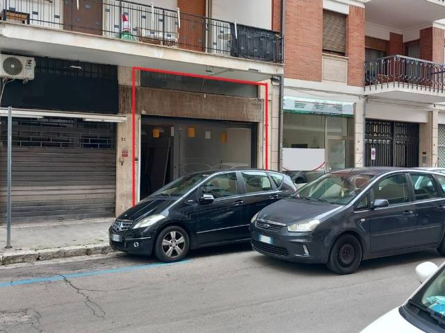 Locale Commerciale in affitto a Puglia, Lecce