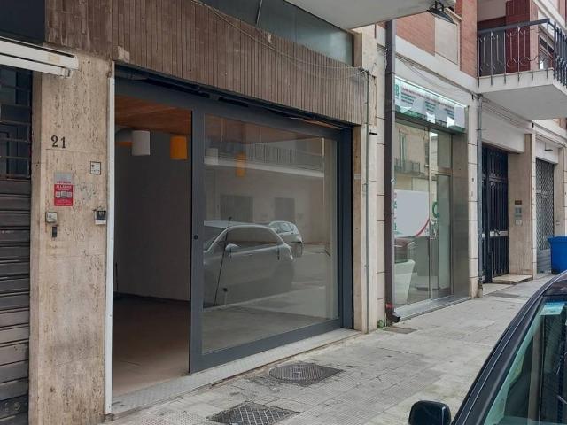 Locale Commerciale in affitto a Puglia, Lecce