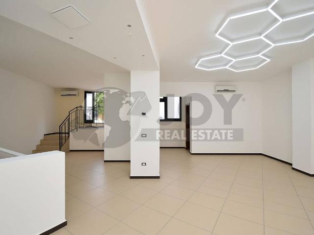 Locale Commerciale in affitto a Puglia, Lecce