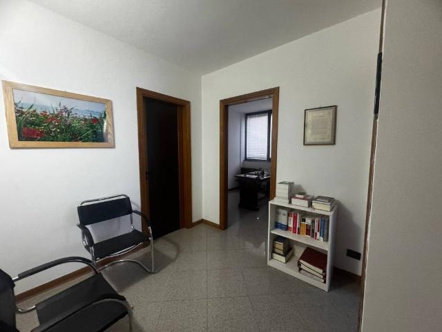 Locale Commerciale in affitto a Puglia, Lecce